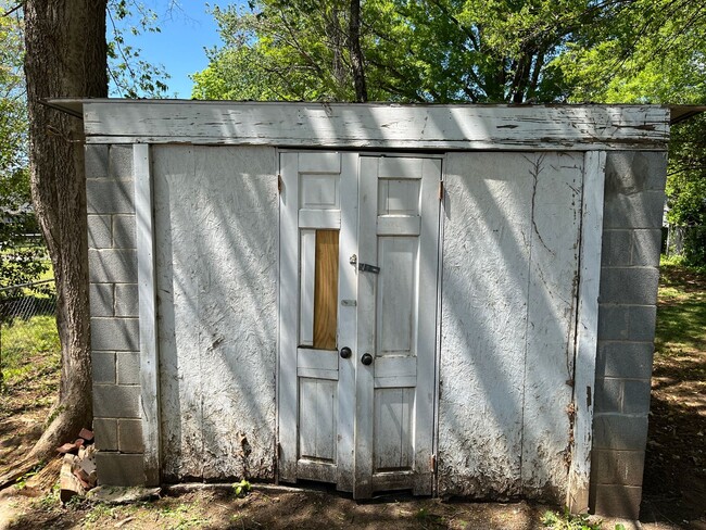 Building Photo - Newly Renovated 2 Bedroom Bungalow!!!