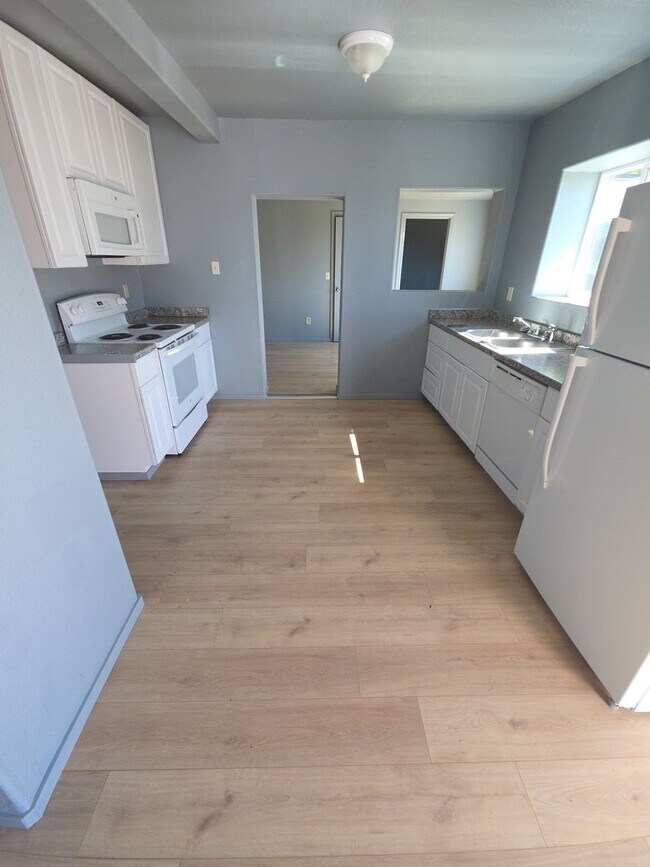 Building Photo - 9198 Glenhaven Dr