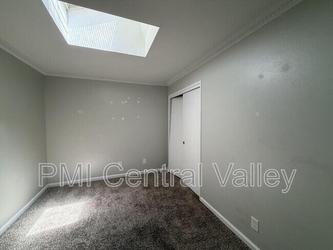 Building Photo - 3440 W Benjamin Holt Dr