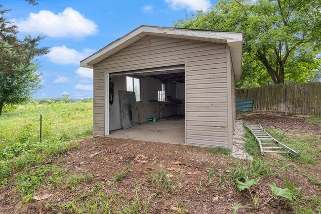 Building Photo - 185 Storage Rd