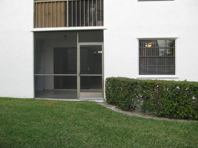 Building Photo - 3050 Norwood Pl