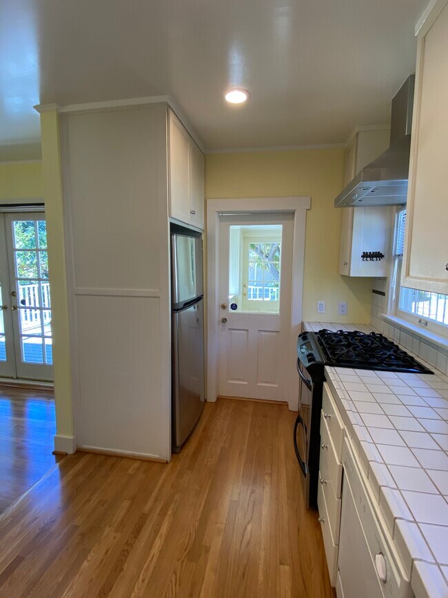 Kitchen - 1823 N Michigan Ave