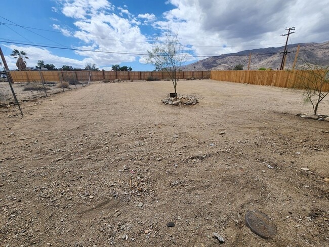 Building Photo - 3 bedroom in Hansen Track