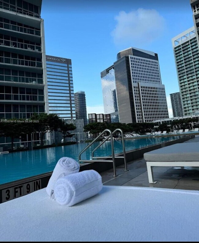 Building Photo - 475 Brickell Ave