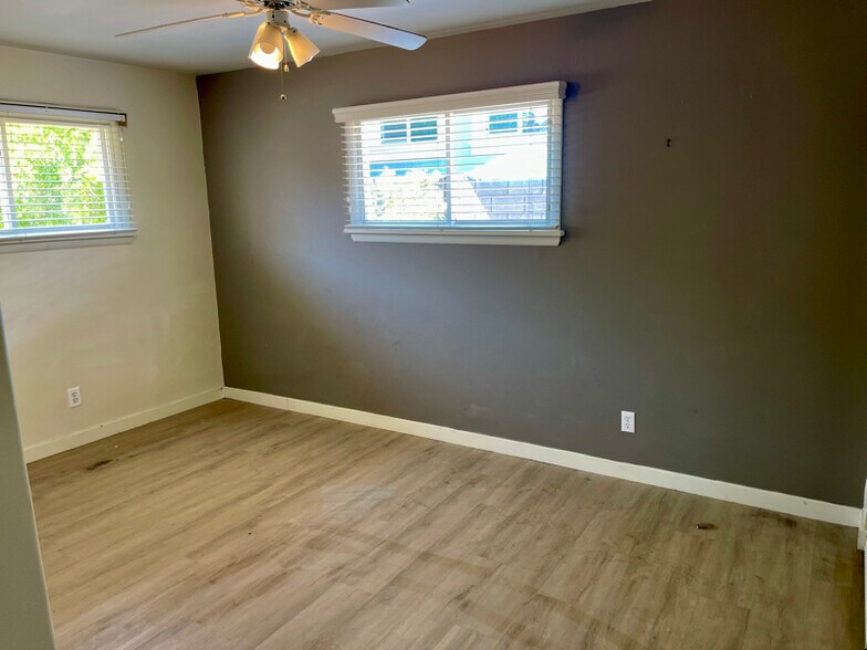 Building Photo - 320 S 400 E