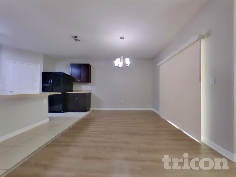 Building Photo - 2449 Valhalla Dr