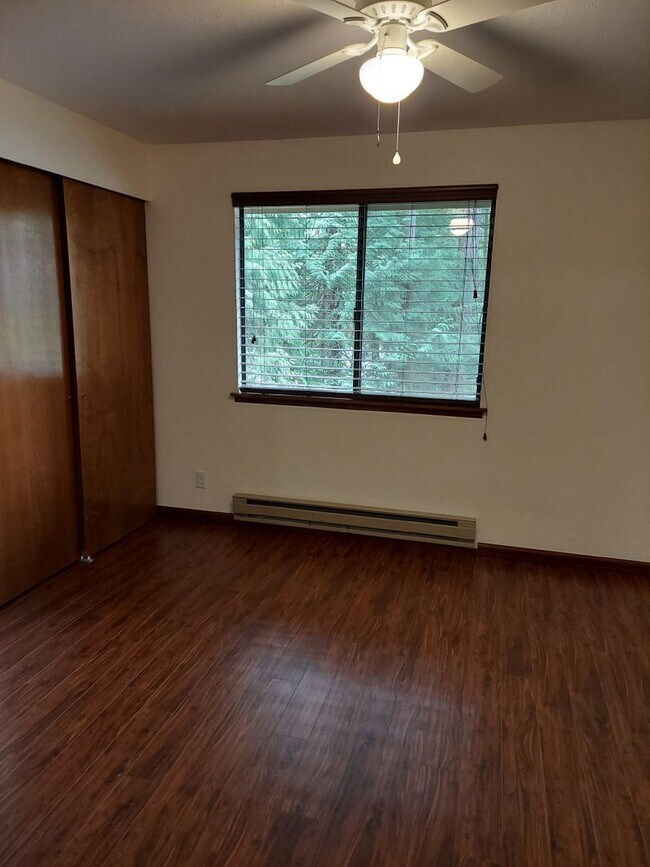 Building Photo - 50-54 NW Lopez Ln