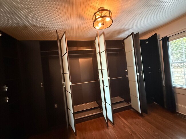 Building Photo - Gorgeous 4 Bed, 3 Bath Haymount Home