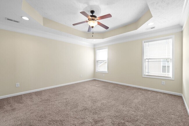 Building Photo - Pet Friendly Four Bedroom with Bonus!