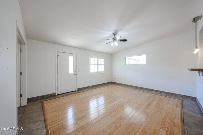 Building Photo - 1219 E Colter St