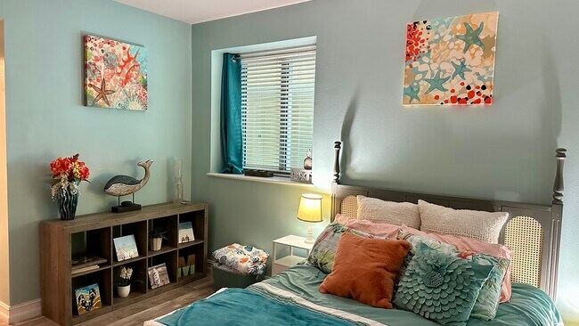 Building Photo - 3000 Oasis Grand Blvd