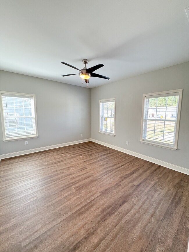 Building Photo - 232 Firefly Ln