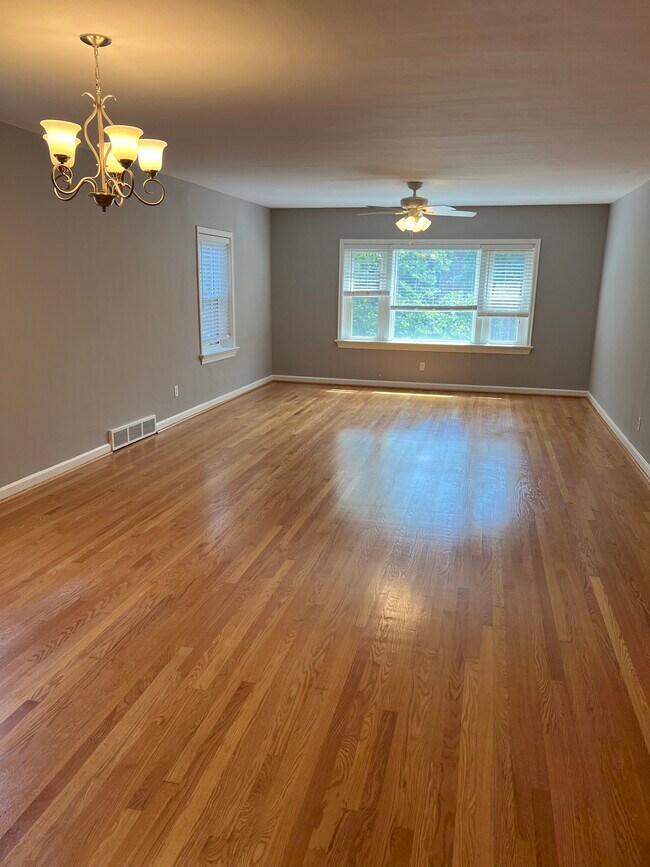 Building Photo - 7449 Delmar Blvd