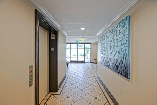 Building Photo - **Move in Special $1000 Off Third Months Rent** Remodeled Corner 3+2 Unit with Luxury Finishes Ne...