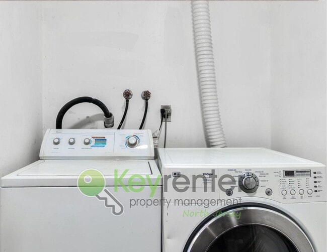 Building Photo - Modern 3-Level Townhome with River Views in Wallington