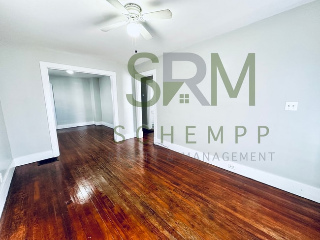 Building Photo - Two Bedroom House with Detached Garage-Section 8 Accepted