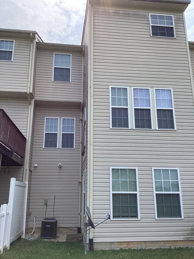 Building Photo - 12475 Jackson Ave