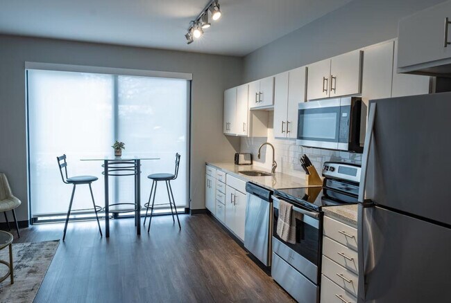 Building Photo - 2301 Ingersoll Ave