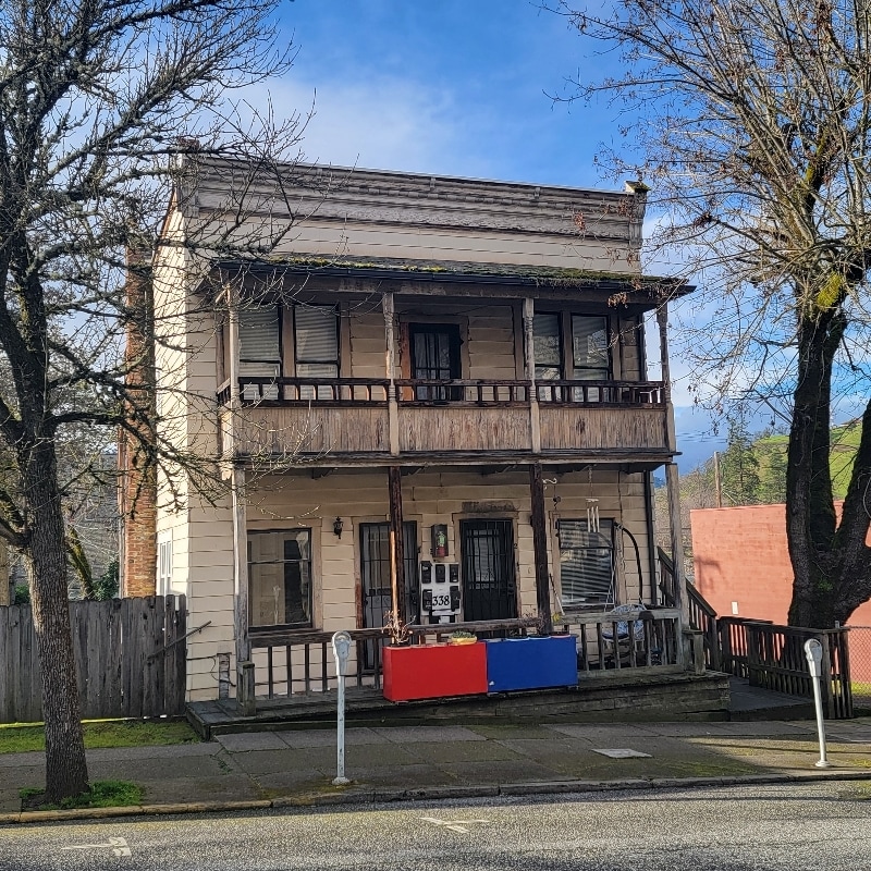 Building Photo - 338 SE Jackson St