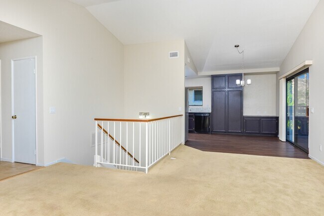 Building Photo - Remodeled Home in Cimarron with Amazing Vi...