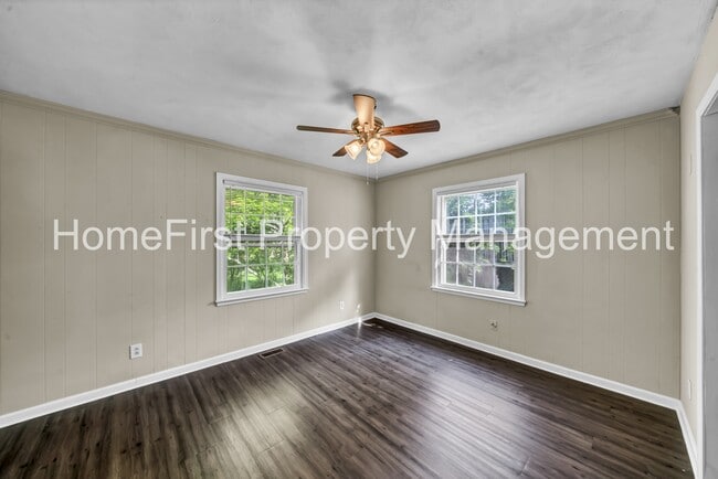 Building Photo - 105 Meadowlark Dr
