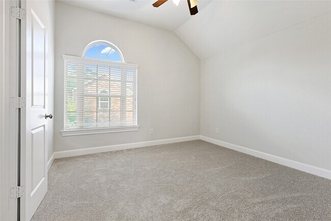 Building Photo - 5166 Oasis Park Ln