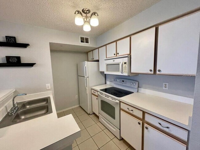 Building Photo - 2212 Grand Cayman Ct