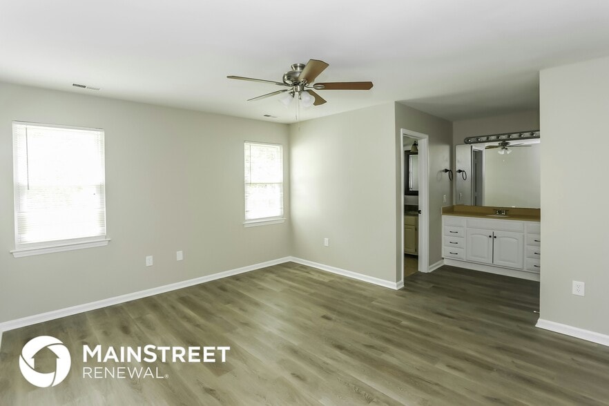 Building Photo - 10003 Greenwood Ct