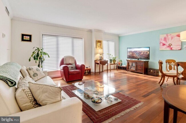 Building Photo - 1080 Wisconsin Ave NW