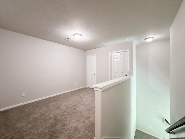 Building Photo - 105 Camelot Pl Ct