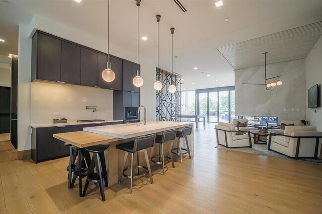 Building Photo - 788 West Marietta St NW