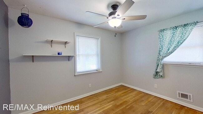 Building Photo - 3 br, 1.5 bath House - 1009 Seymour Dr.