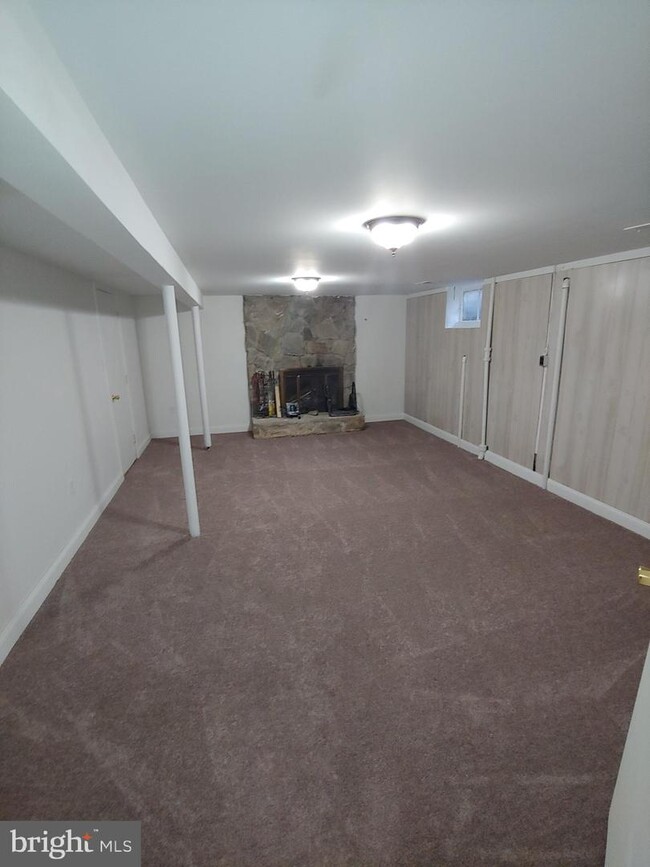Building Photo - 8519 Roundhill Rd