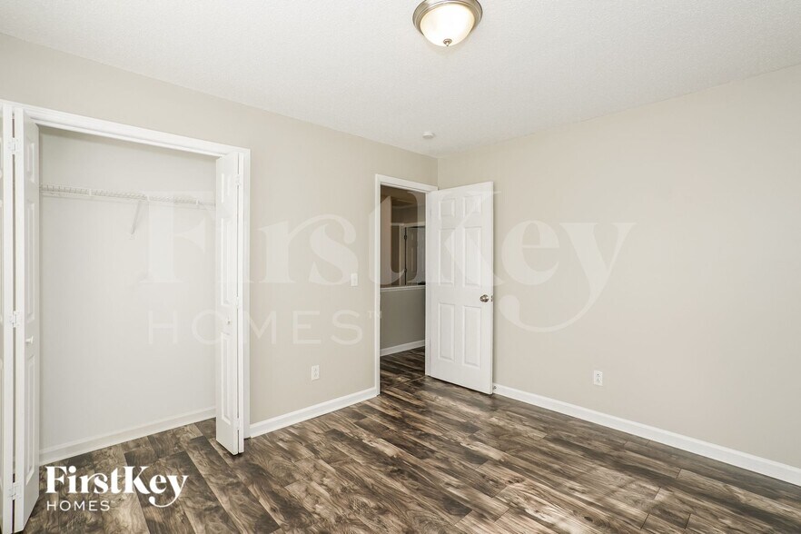 Building Photo - 6350 River Crest Dr
