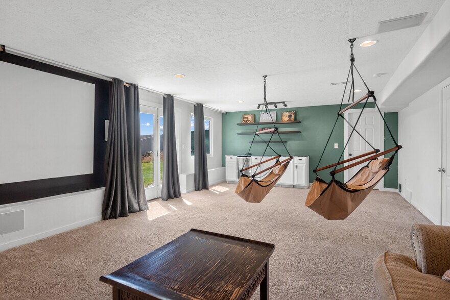 Building Photo - 1396 S Lukas Ln