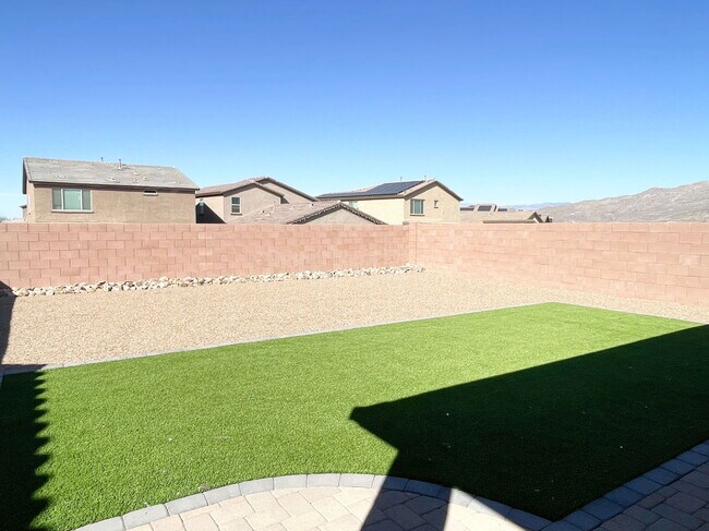 Building Photo - 8010 S Golden Bell Dr