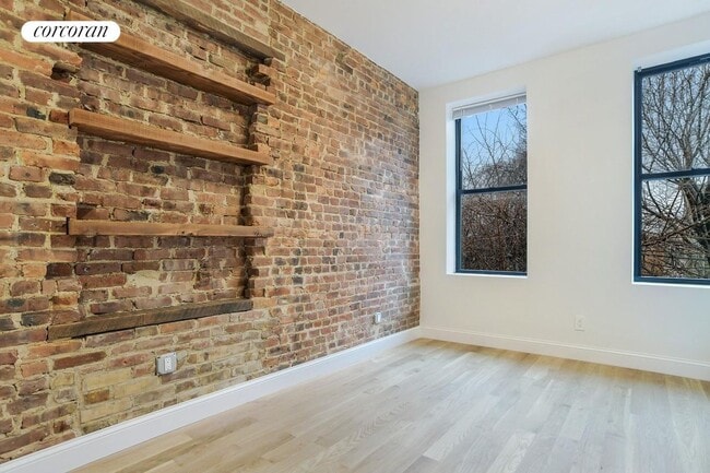 Building Photo - 176 Schaefer St