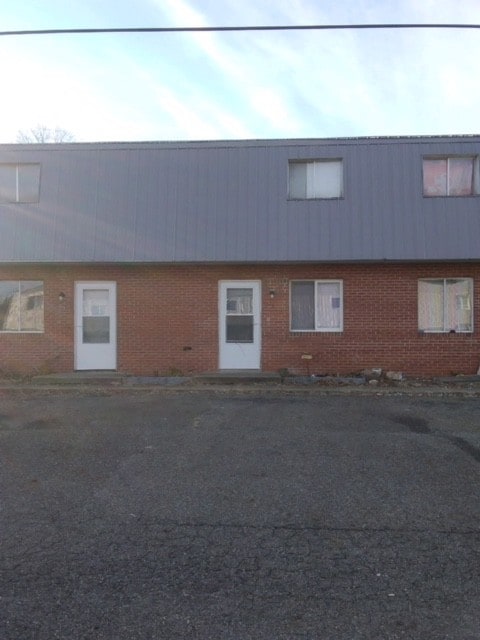 front view - 236 Alabama Ave