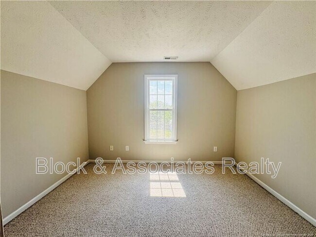 Building Photo - 109 Vail Ct