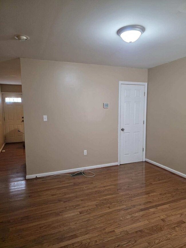 Building Photo - Wilmington Rowhome - Hedgeville Area
