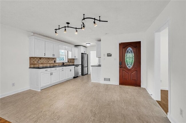 Building Photo - 318 Tyrone Rd