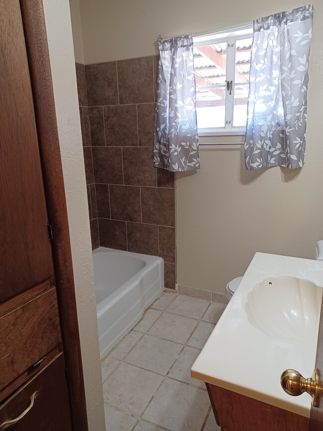 Building Photo - 601 Prairieview Dr