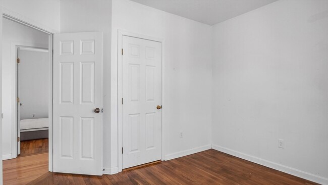 Building Photo - 1442 Main St