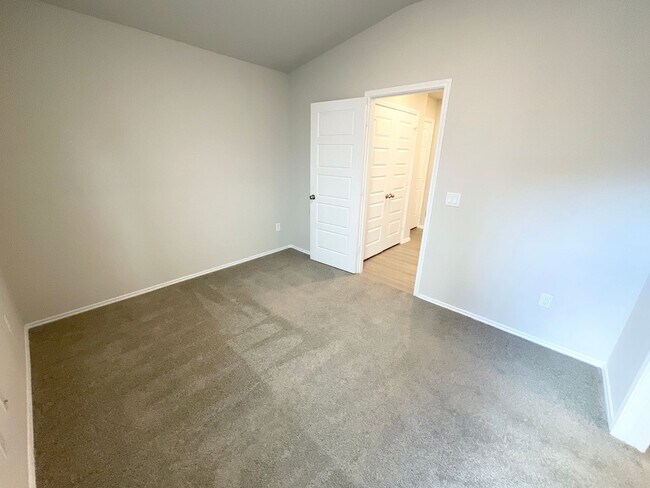 Building Photo - 5731 Falcon Pt
