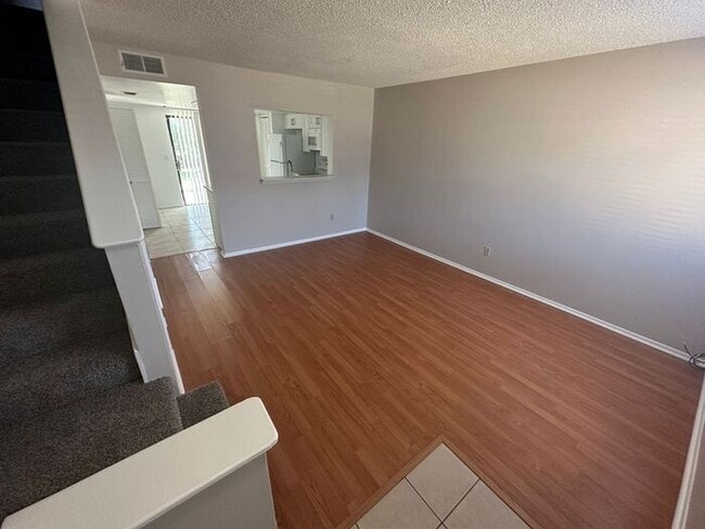 Building Photo - GREAT 2/2.5 Townhome Near UCF! Available Now!