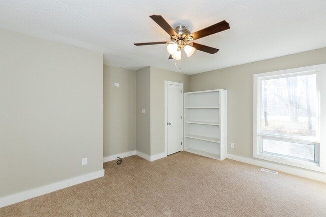 Building Photo - 624 Short Spoon Cir