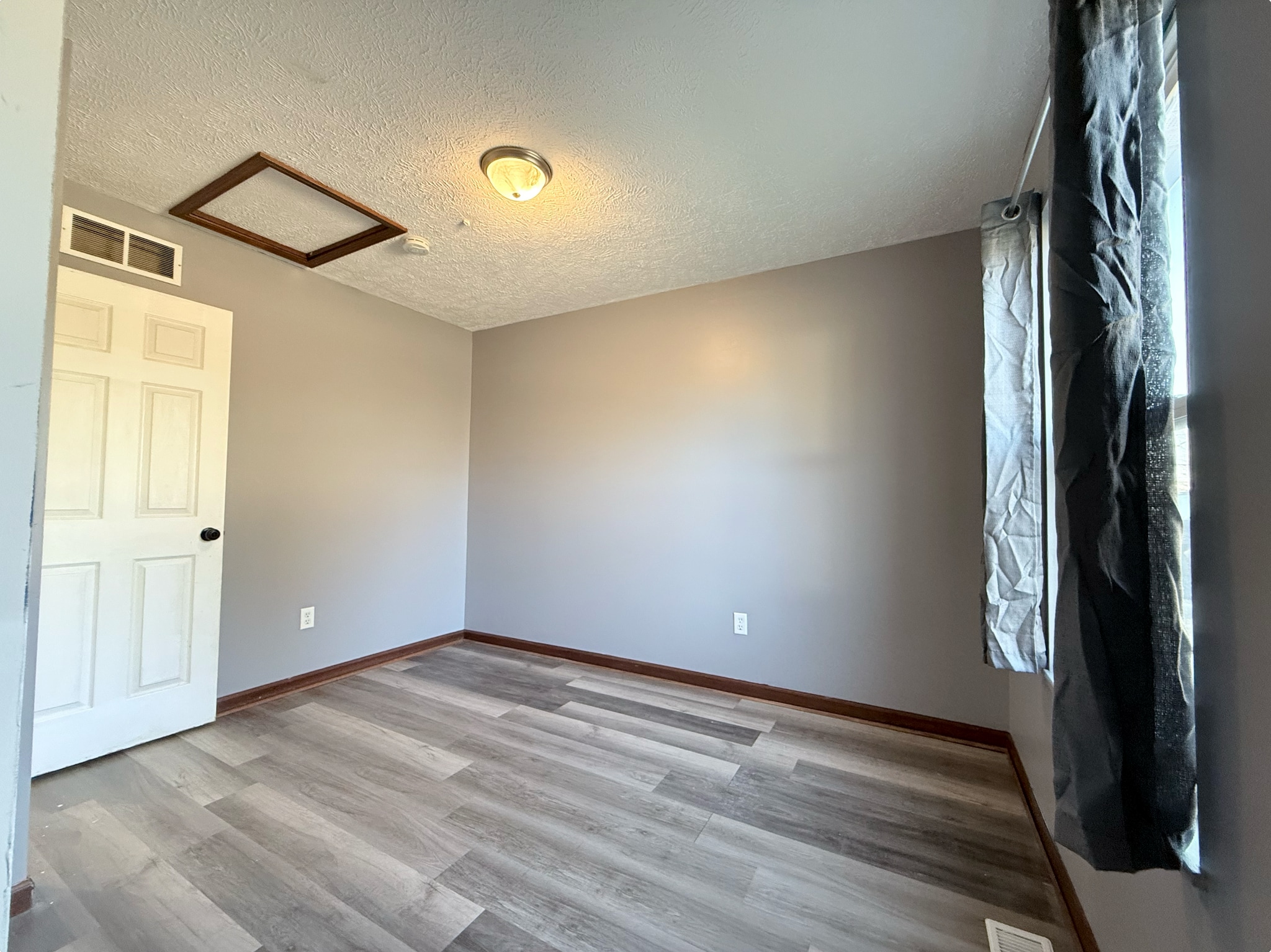 Building Photo - 5840 Monticello Dr