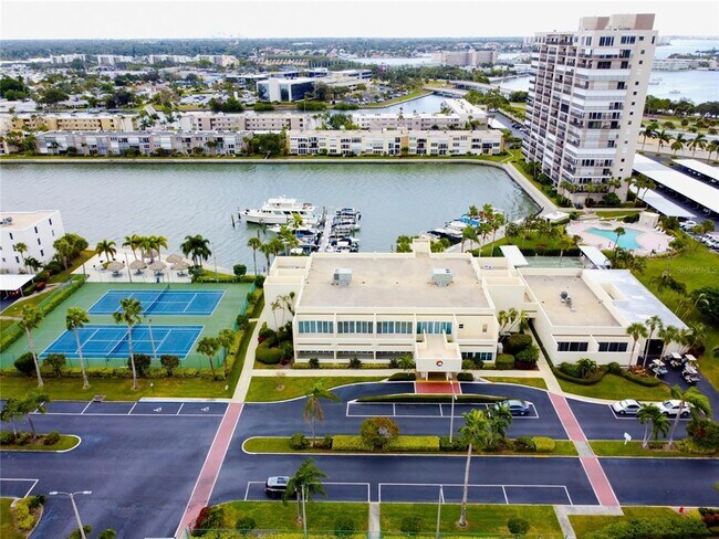 Building Photo - 7540 Bay Island Dr S