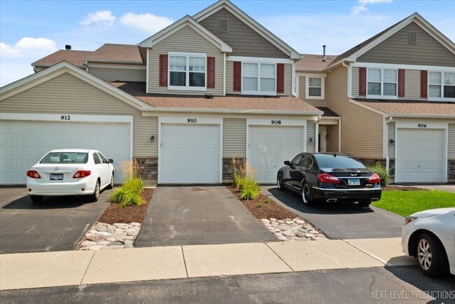 Primary Photo - 910 Genesee Dr