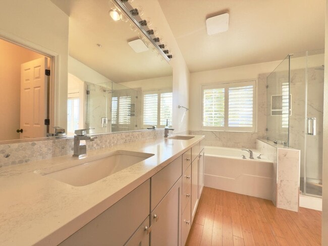 Building Photo - 499 Casselino Dr